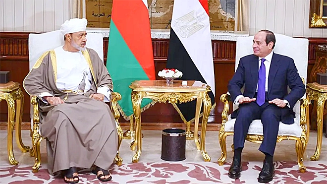 الرئيس المصري عبد الفتاح السيسي مع هيثم بن طارق سلطان عُمان